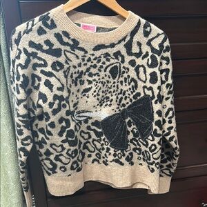 Chic Leopard Print Sweater with Bow Detail